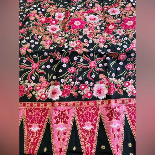 Malaysian Batik Floral Sarong NWT Black Size OS