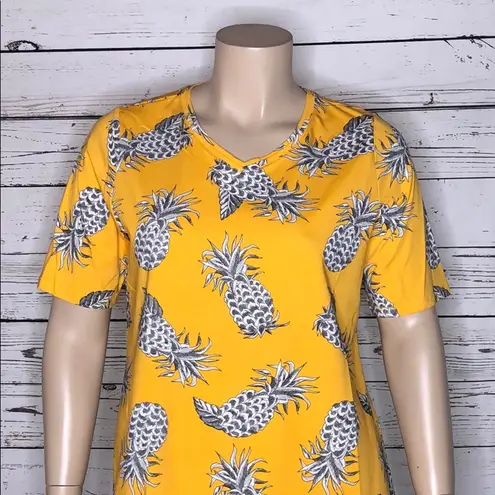 cj banks  NWT Size X 14W Yellow Pineapple Print Short Sleeve V-Neckline Knit Top