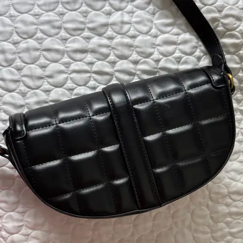 ZARA  Elegant Black Quilted Shoulder Bag adjustable strap inside pocket gold lock