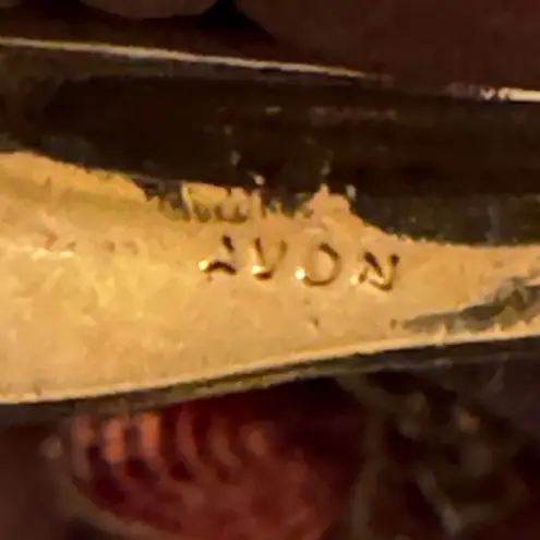 AVON Red Hat Society Enamel Gold Tone Red Hat Charms Bracelet