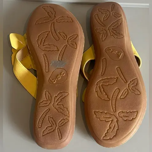 Born concept BOC  Women’s Yellow Sandal with Yellow Leather Flower Size 8 NWOT