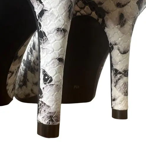 Calvin Klein  Gayle Snakeskin Print Pointed Toe Pumps 9 Gray Animal Print Shoes