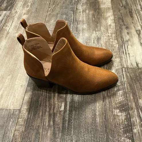 Journee Collection Tan Ankle Booties Size 7