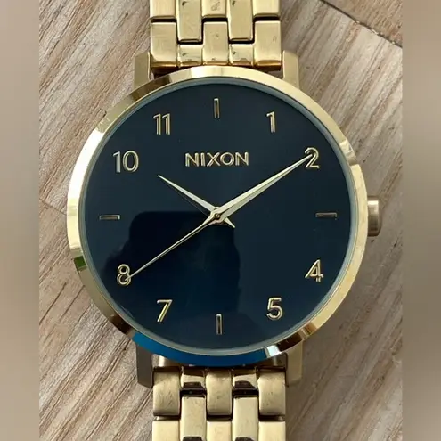 Nixon The Arrow Point It Watch Black Dial Gold-Tone Bracelet New Crystal