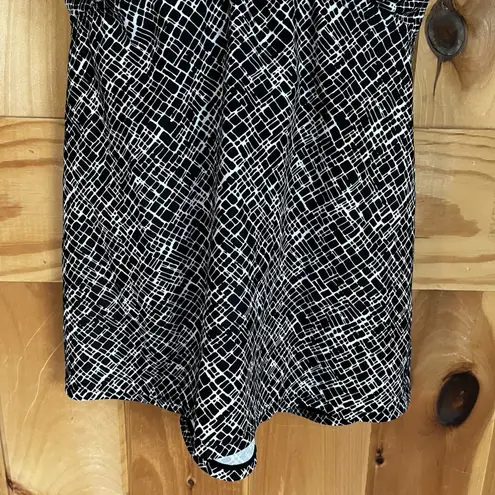 Jaclyn Smith Woman's Black And White Size 12 Tankini Swim Top Padded Bra Area