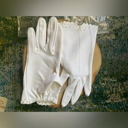 Vintage Elvette by Dawnelle cream wedding formal gloves Tan