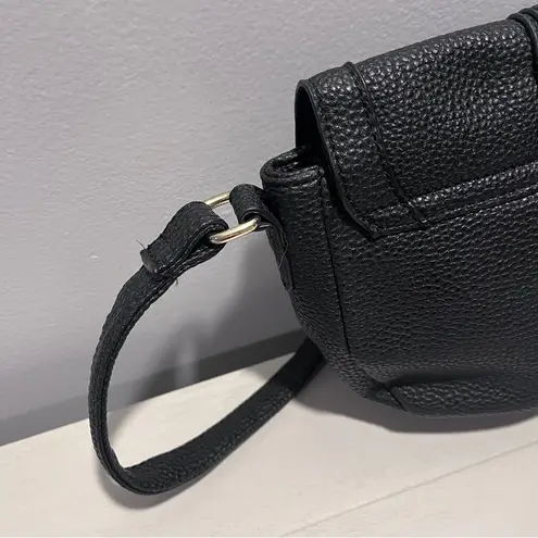 Kenneth Cole  Reaction Black Tassle “Norway” Cross-Body Purse