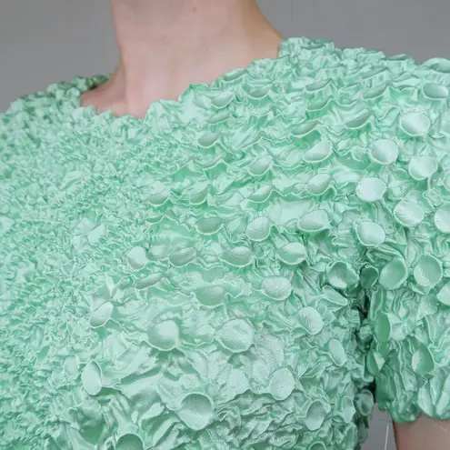 Vintage 90s Pale Green Print Coin Bubble Popcorn Shirt Size M