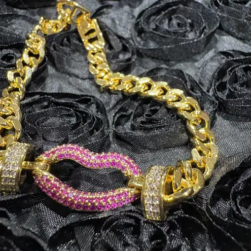 Gold and Pink lips Chain bracelet