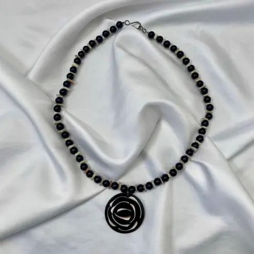Early 2000's Geometric Black Cream Beaded Swirl Pendant Necklace