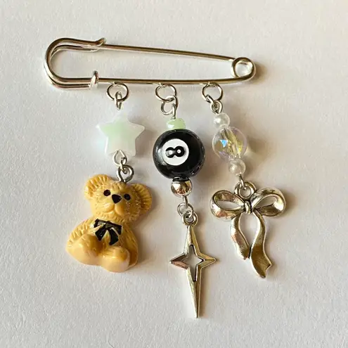 Handmade Kawaii retro y2k funky unique dangle brooch/pin/bag & shoes accessory🧸🩵