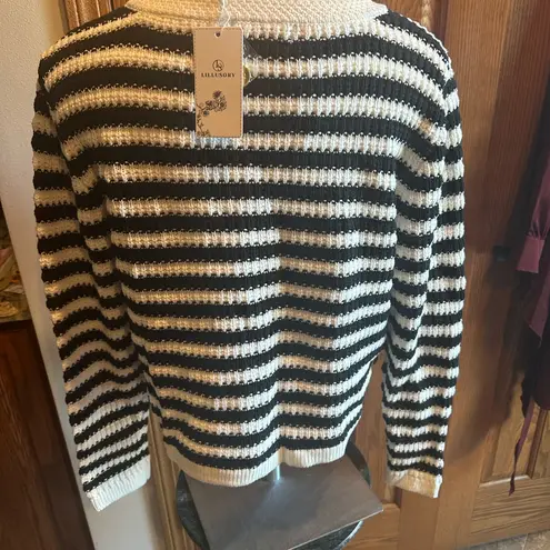 Black & White Striped V Neck Cardigan Size Medium NWT Sz M Cropped Knit Sweater