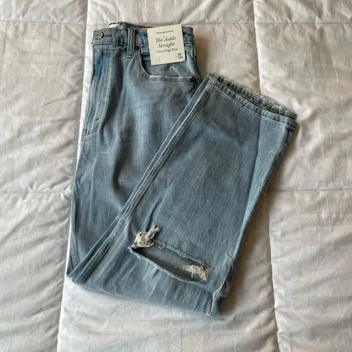 Abercrombie & Fitch NWT  Ankle Straight Ultra High Rise Light Wash Jeans