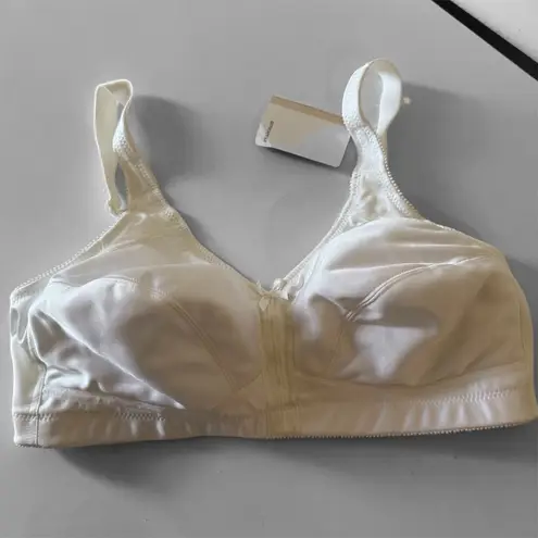 NWT Amoena 2115 Ava Wire Free Mastectomy Bra sz 38C White