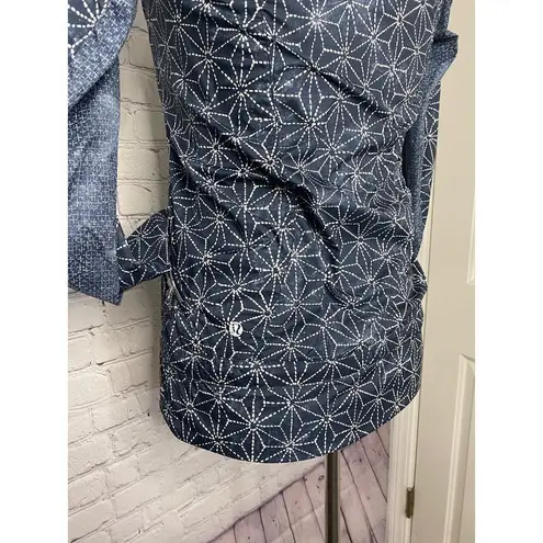 Lululemon Lightweight  1/4 zip pullover size 2