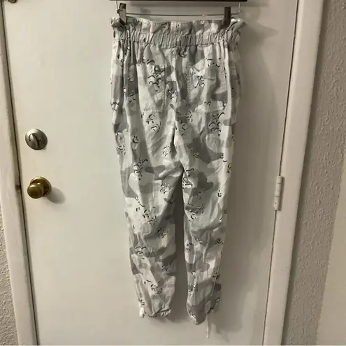 Hollister  Women's Gray White Camo Pants Joggers Ultra High Rise Size S