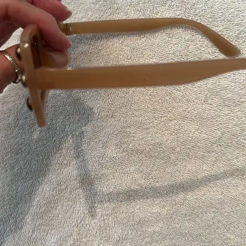NWOT tan squarish sunnies with embellishments