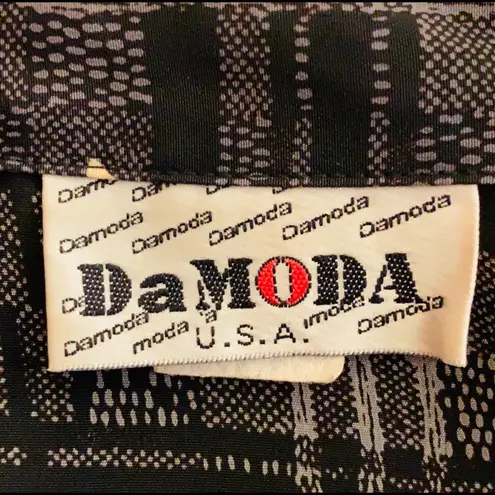 Daisy print button down vintage blouse. Black Size M