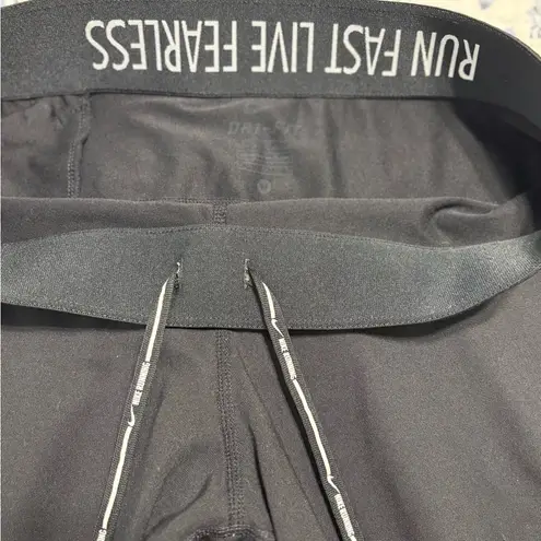 Nike  3/4 length crop Black running leggings Size Medium