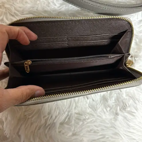 NWOT Elim & Paul Women’s crossbody Bag and Wallet set Gray