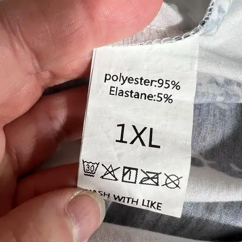 Boutique Womens T Shirt Top Striped V Neck Pullover Lightweight Black White XL