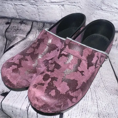 Sanita Women’s Dark Purple Cheetah Print Slip Resistant Nursing Clogs Size 38