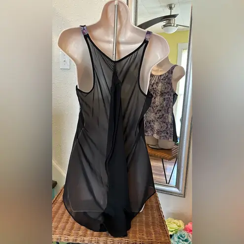 Studio Y  Cute Sleevless Ruffle Back Top Size S Like new. - Image 2