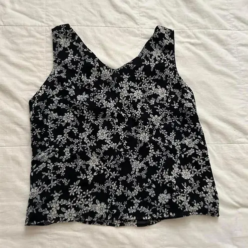 Petite Sophisticate Black & white floral sleeveless blouse v neck top