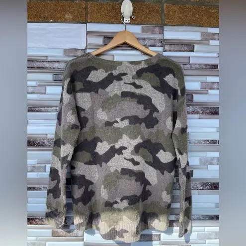 360 Cashmere  Dahlia Camo Crew Neck sweater small