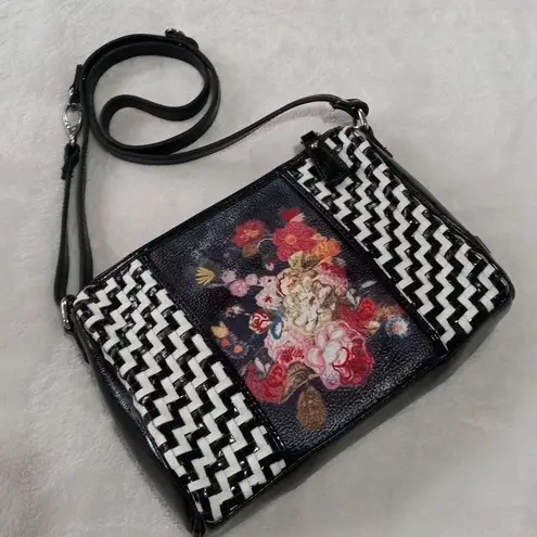 Sharif 1827 Black & White Woven Patent Leather Floral Painted Shoulder Bag