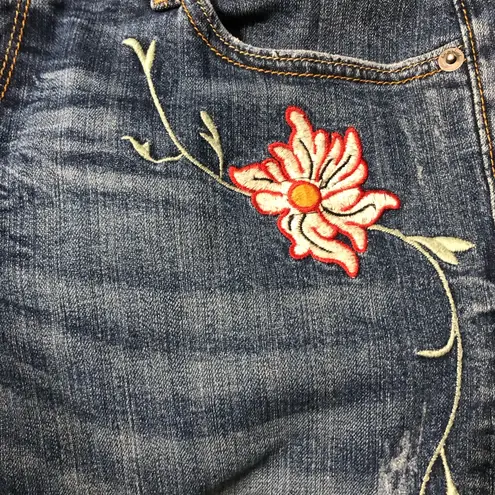Driftwood floral embroidered distressed jeans women’s size 31 measures 34 x 29”