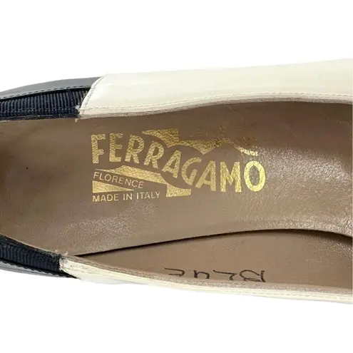 Salvatore Ferragamo Navy Blue/White Leather Cap Toe Mid Heel Pumps Size 8.5 AAA