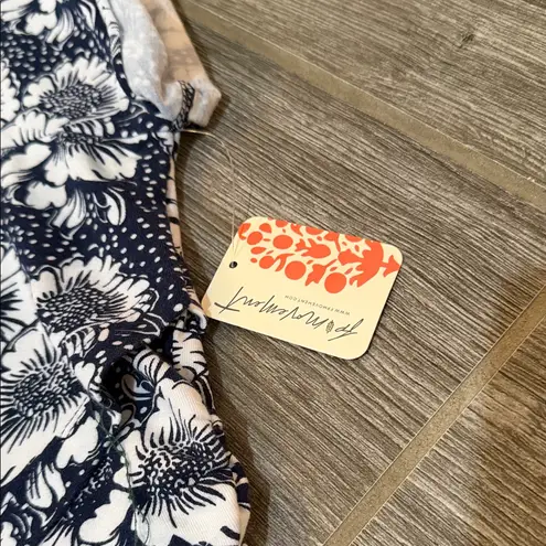 NWT FP Movement free people Hot Shot field floral navy white cropped Tee Blue Size XS