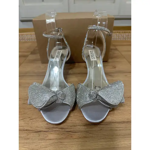 Badgley Mischka Remi Almond Toe Rhinestone Ruffle Mid Heel Sandals Size 8 NWOB