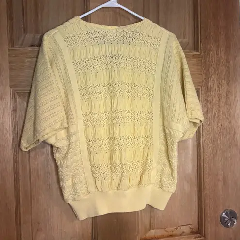 Vintage women’s Light Yellow Lace Knit Top size M Size M