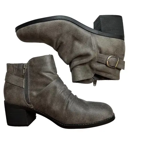 Bella Vita Grey Bootie Stacked Heel Size 9 New