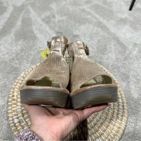 Fly London Women’s Yall T-strap Metallic Beige Leather Wedge Sandals 41/US 10.5