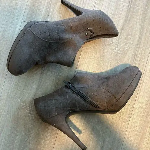Women’s Dark gray suede ankle Pumps size 10