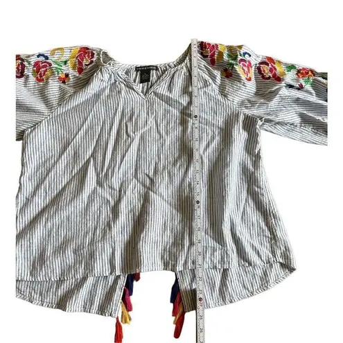 New Chelsea & Theodore Blue Chambray Stripe Embroidered White Top linen blend Wo Size M