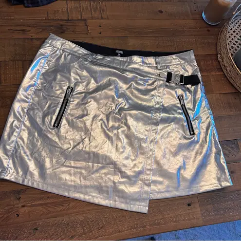 Poster Girl DOLLS KILL Frosty Queen Mini Skirt