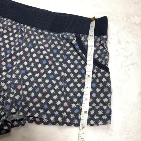 Jane & Bleecker Pajama Shorts Snowflake print Lounge Shorts size Small - Image 7