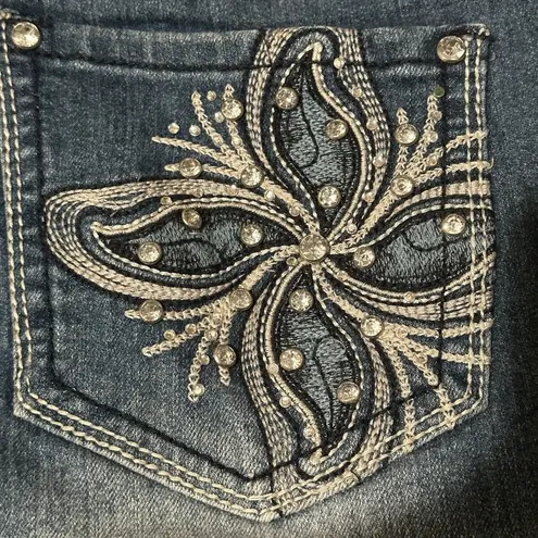 Love Indigo Jean Women's Size 6 Cuffed Capri Stretch Denim Bling Embroidery Pock
