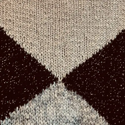 Source Unknown BLACK WHITE COLOR BLOCK WITH SILVER METALLIC THREADING THROUGHOUT BOAT NECKLINE