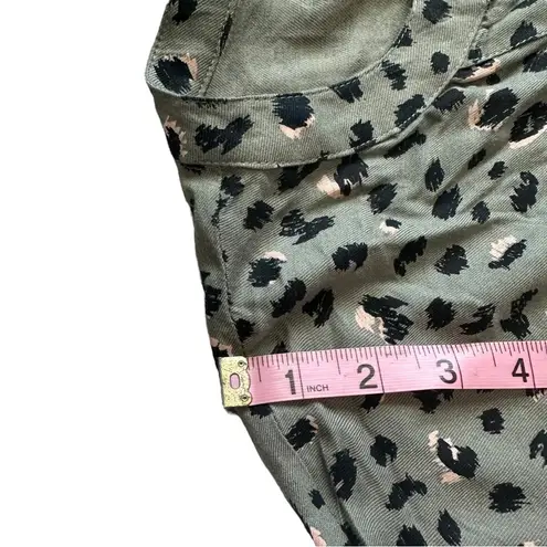 Mud Pie Women’s Flounce Peasant Tiered Green Leopard Animal Print Mini Dress med