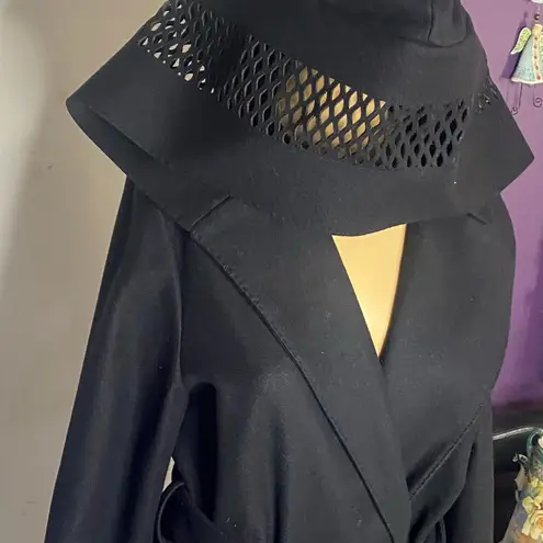 Jean Paul Gaultier
Femme Laser Cut Hooded Wrap Coat Unsized See Measurements (L Black Size undefined