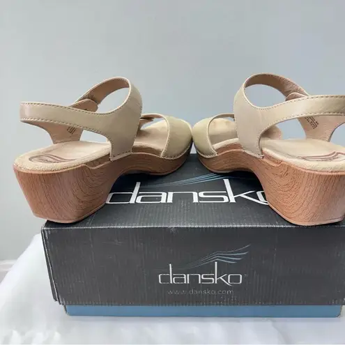 Dansko Sonnet tan leather sandals women's 40 which is similar to a 9.5