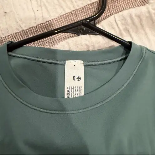 Lululemon  Crewneck Cropped T-Shirt in Medium Forest