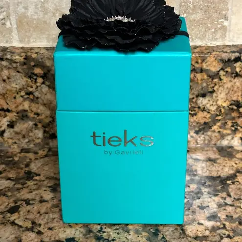 Tieks  by Gavrieli Boxes for flats/display/storage with‎ black flower