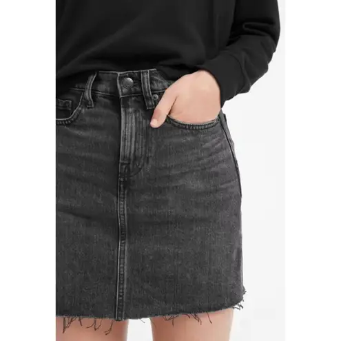 Everlane  Raw Hem The Denim Skirt in Washed Black