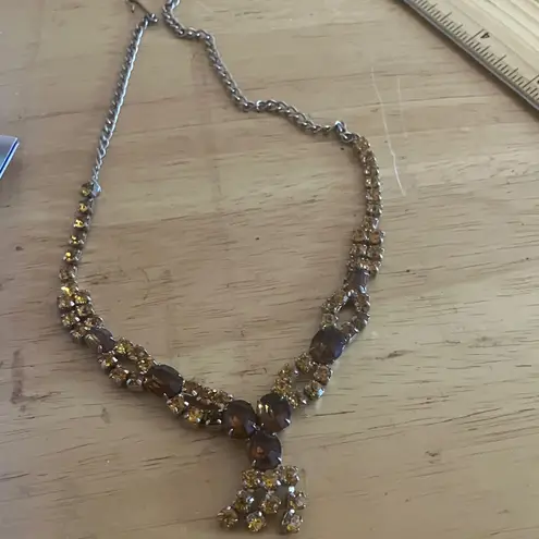 Elegant prong set vintage Necklace Gold